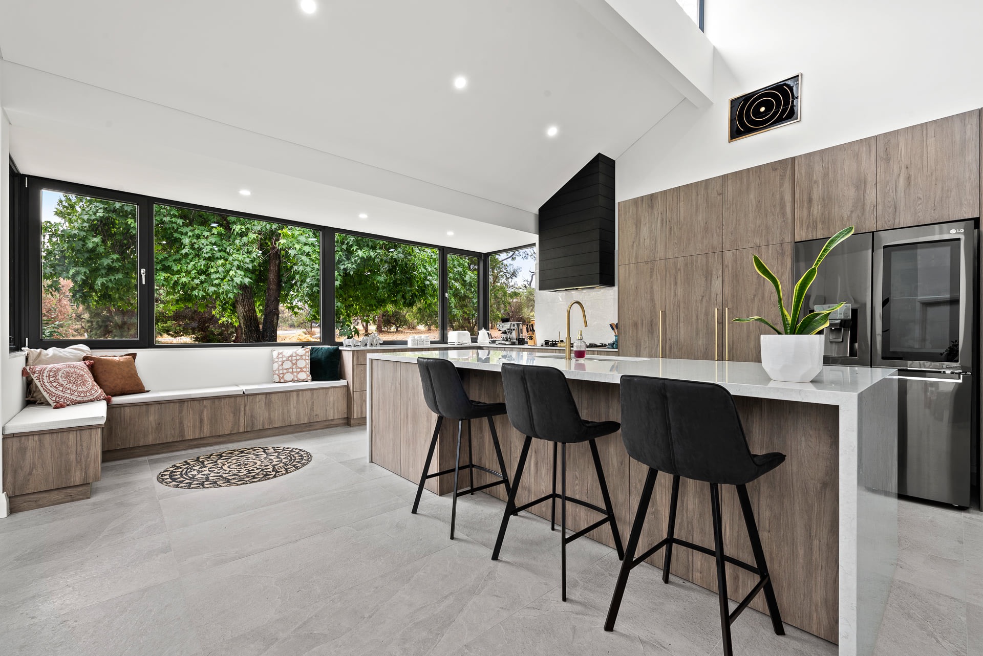 Wood and marble kitchen